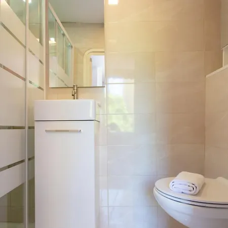 Lympia -cosy Studio, 200 M Plages De - Le Port Apartment *